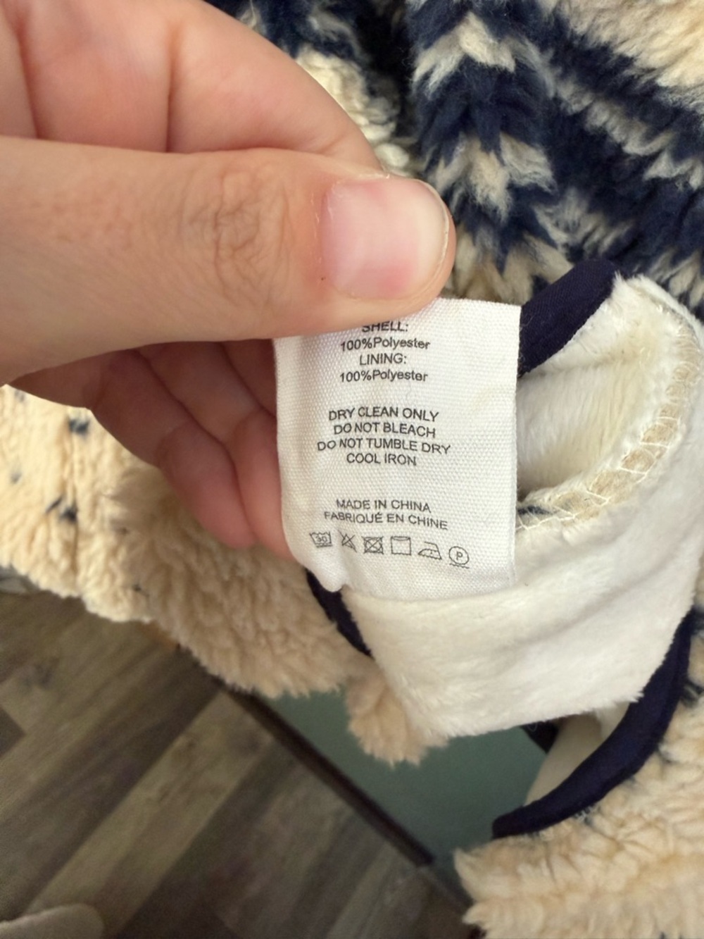RUMORED Women’s Sun Valley Sherpa Color: Snowflake Size S/M Quarter Zip jacket - Picture 10 of 11